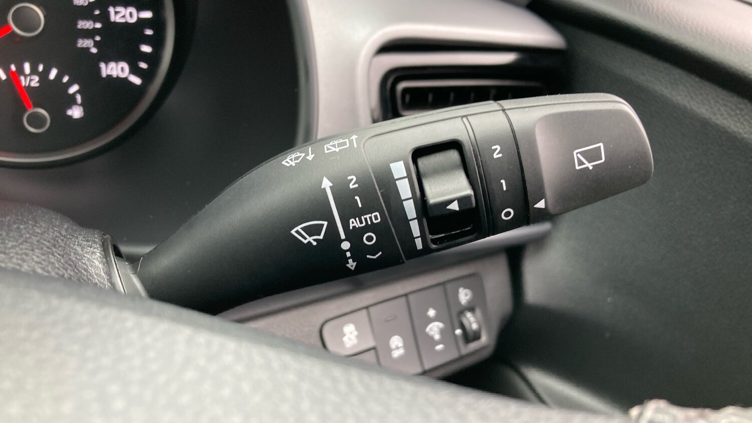 Used Kia Stonic 2023 for sale - 77742485: Photo 39