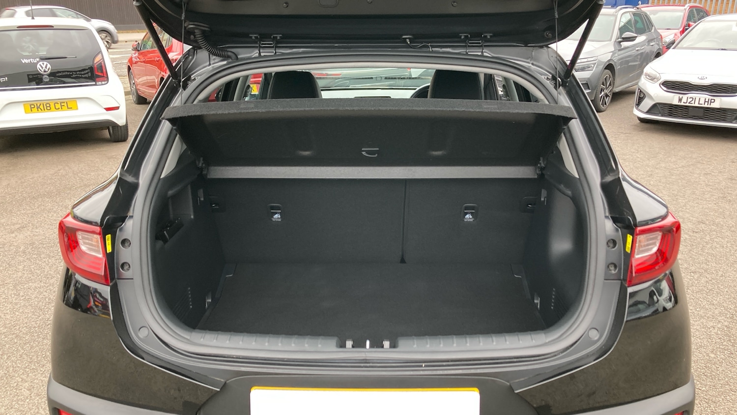 Used Kia Stonic 2023 for sale - 77742485: Photo 4