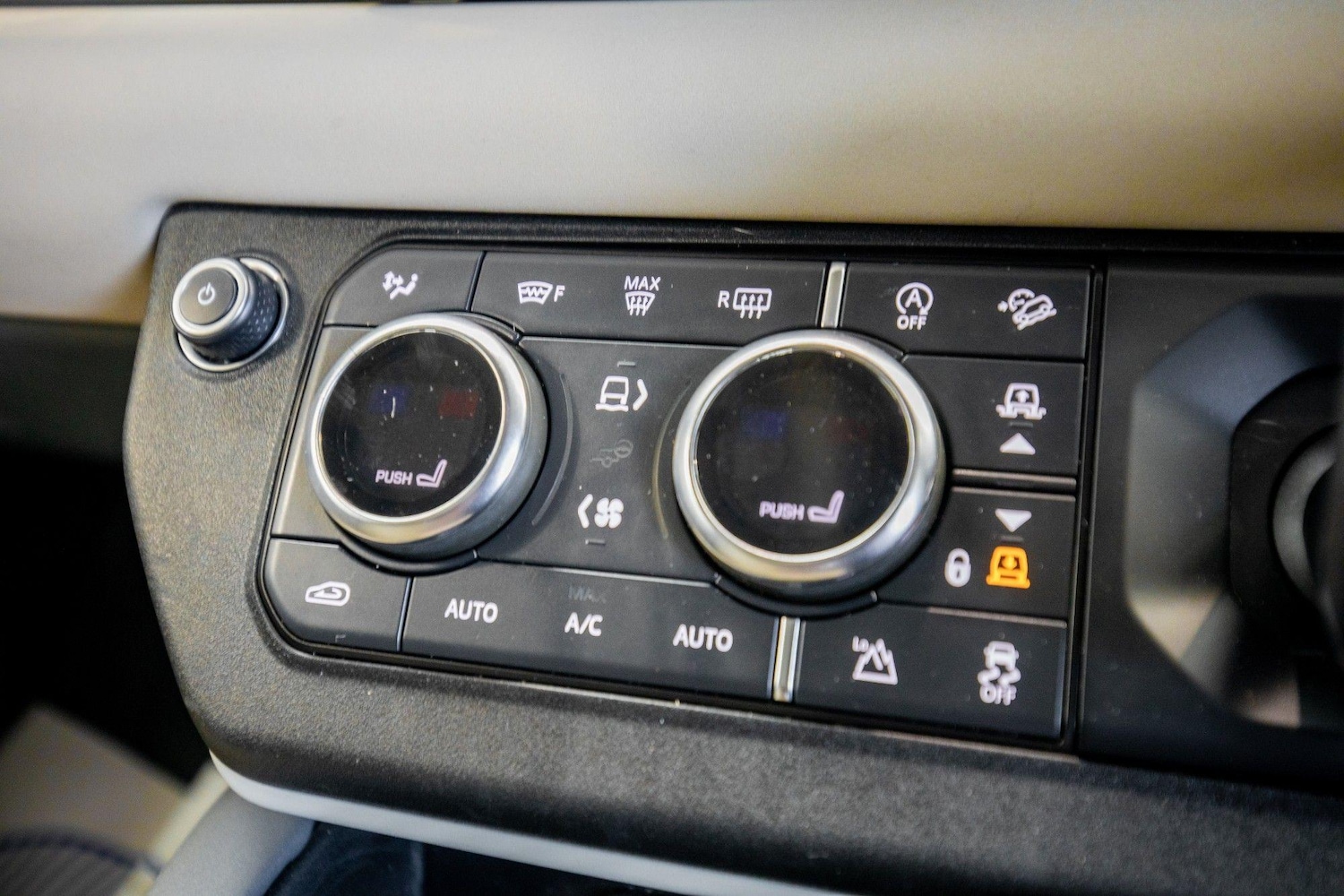 Used Land Rover Defender for sale - 76839960: Photo 32