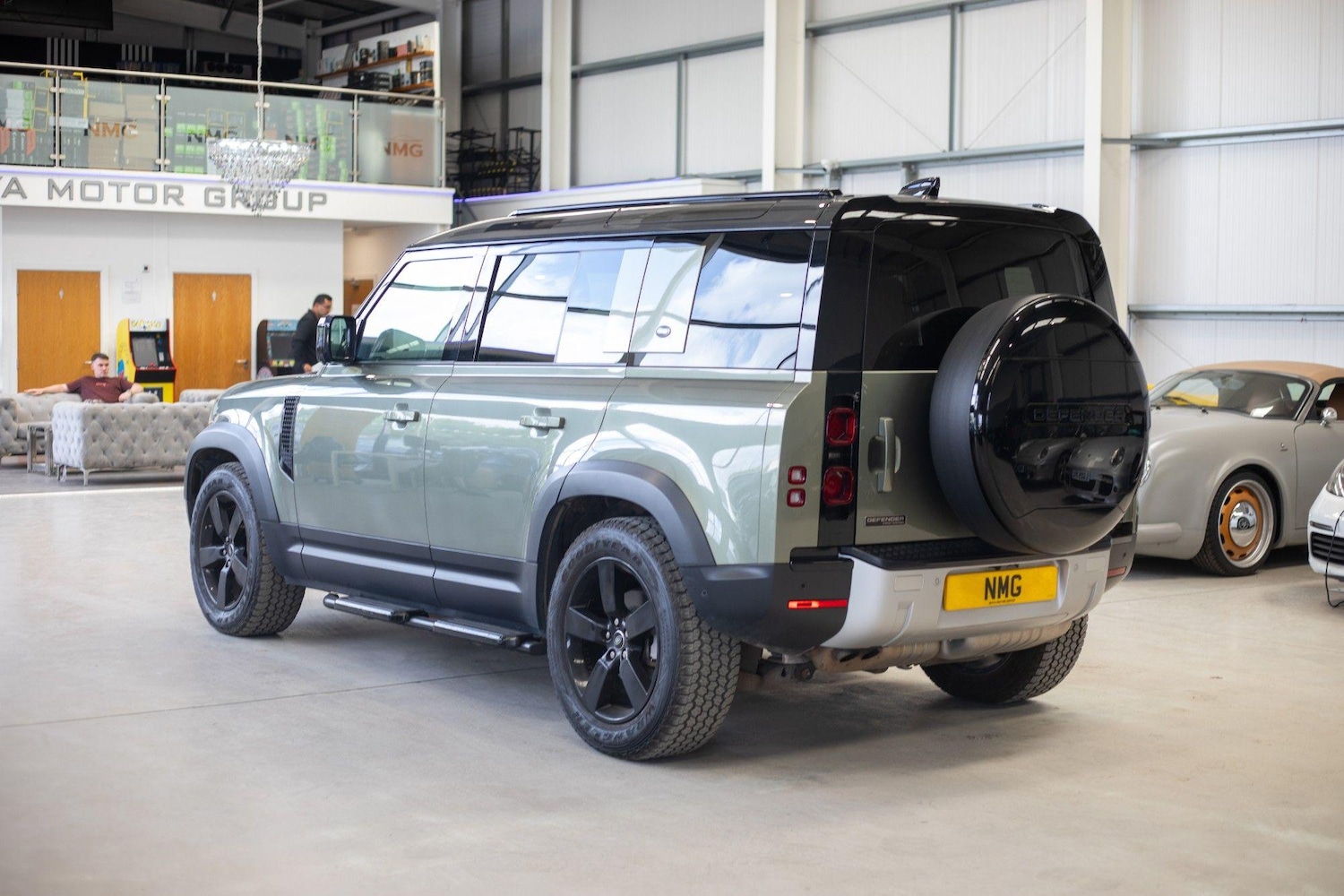 Used Land Rover Defender for sale - 76839960: Photo 4