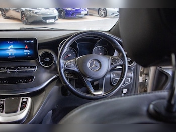 Used Mercedes-Benz V-Class 2023 for sale - 78557212: Photo