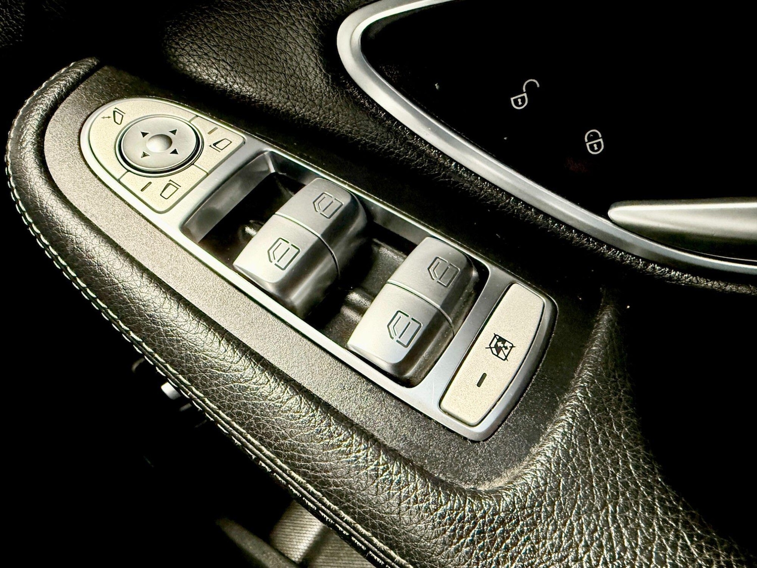 Used Mercedes-Benz C Class 2015 for sale - 76839301: Photo 4