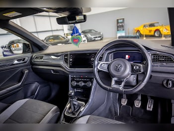 Used Volkswagen T-Roc 2019 for sale - 76839656: Photo