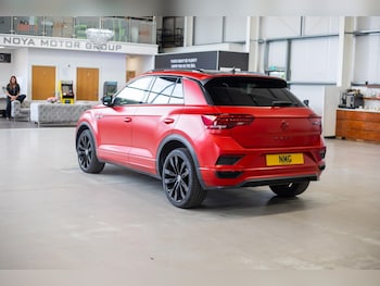 Used Volkswagen T-Roc 2019 for sale - 76839656: Photo