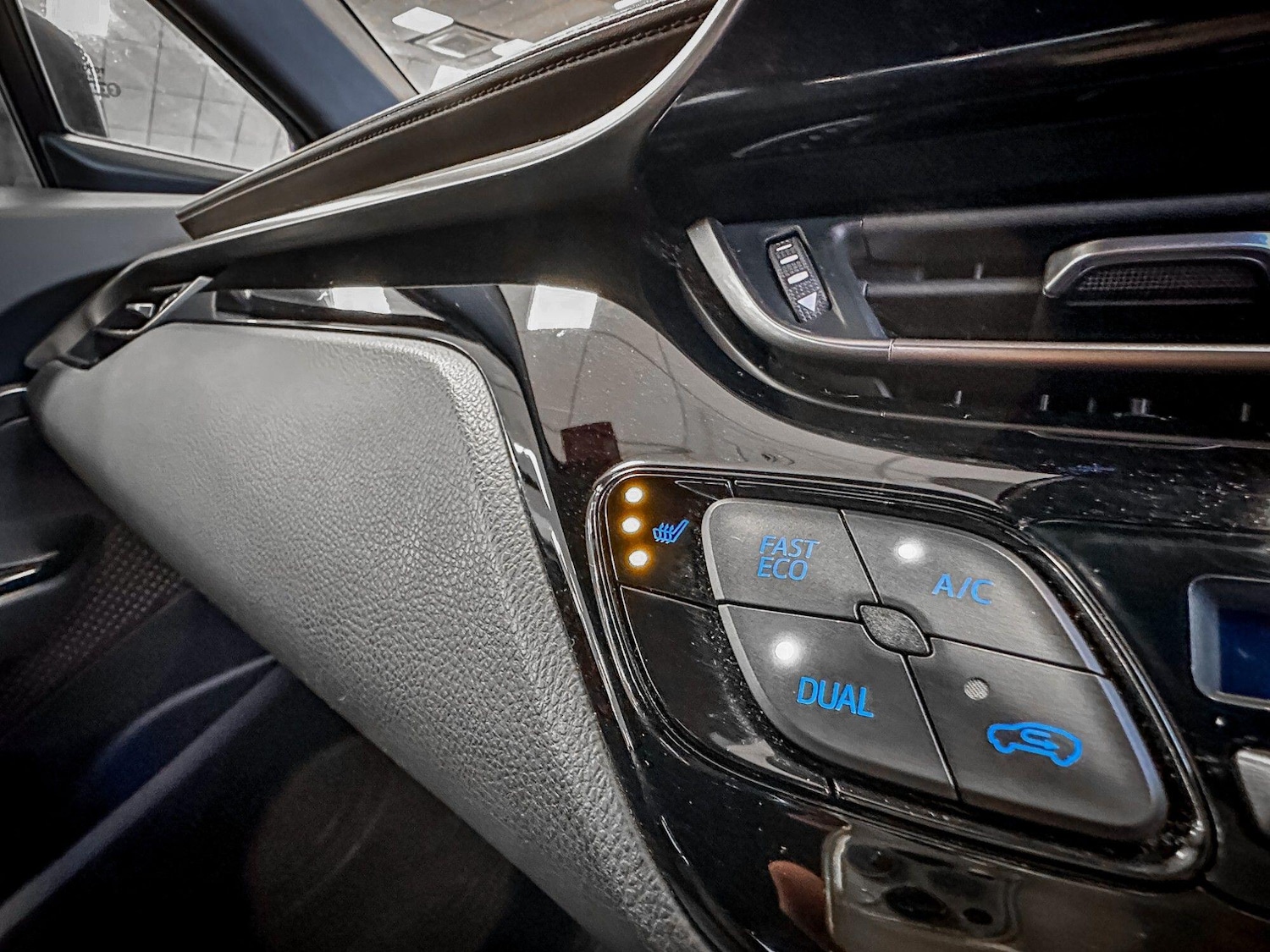 Used Toyota C-HR 2018 for sale - 77658092: Photo 25