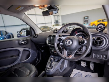 Used smart fortwo 2017 for sale - 76839805: Photo