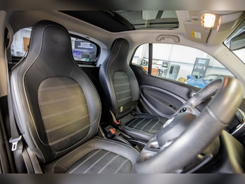 Used smart fortwo 2017 for sale - 76839805: Photo