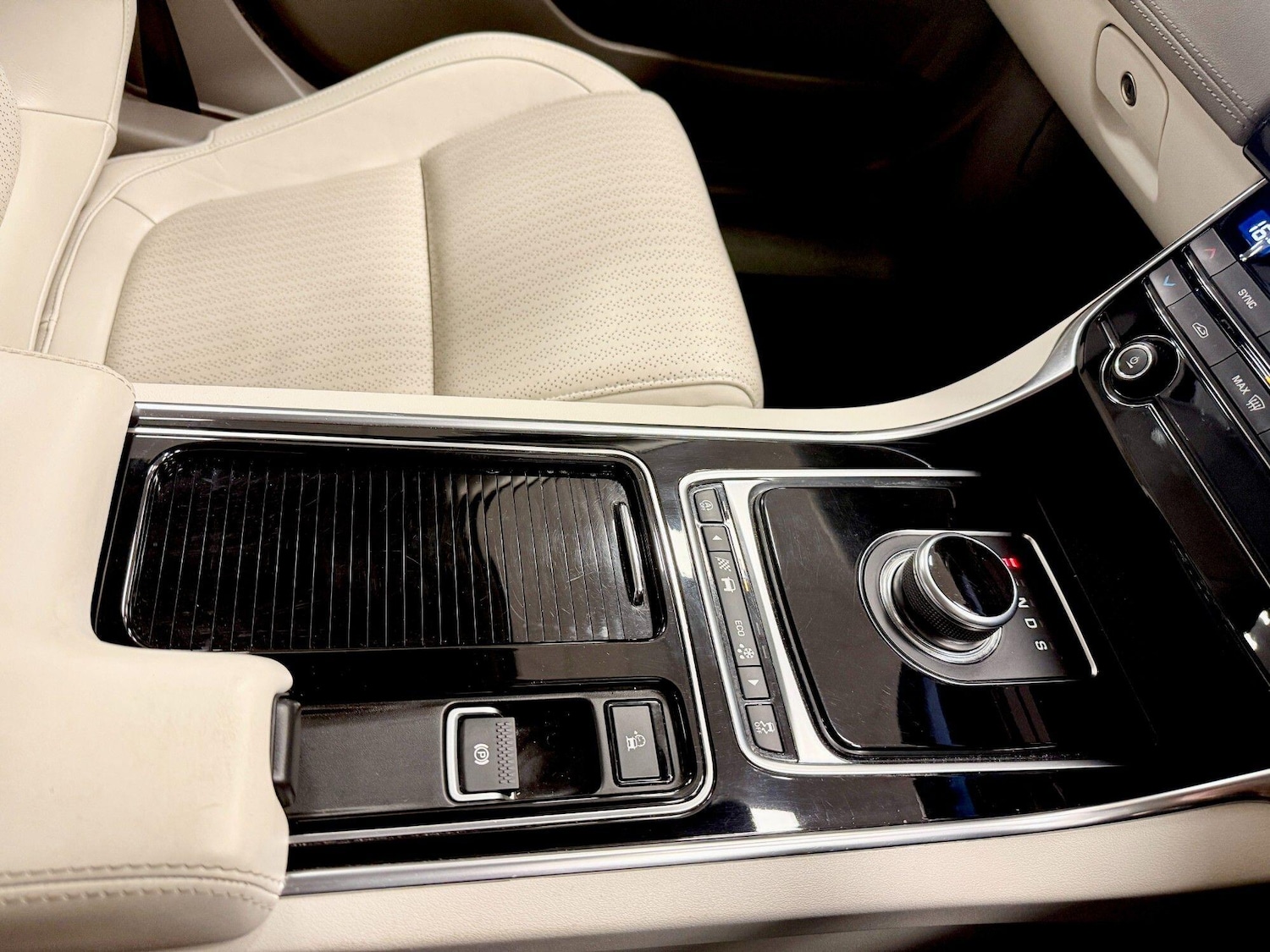 Used Jaguar XE 2018 for sale - 77658472: Photo 21