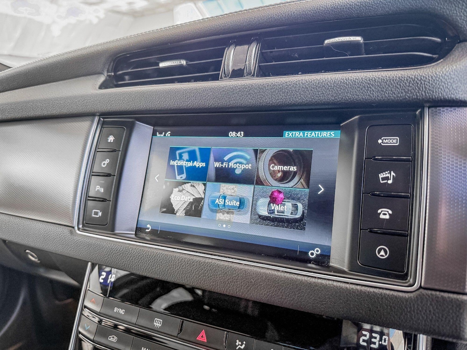 Used Jaguar XF 2017 for sale - 77838965: Photo 24