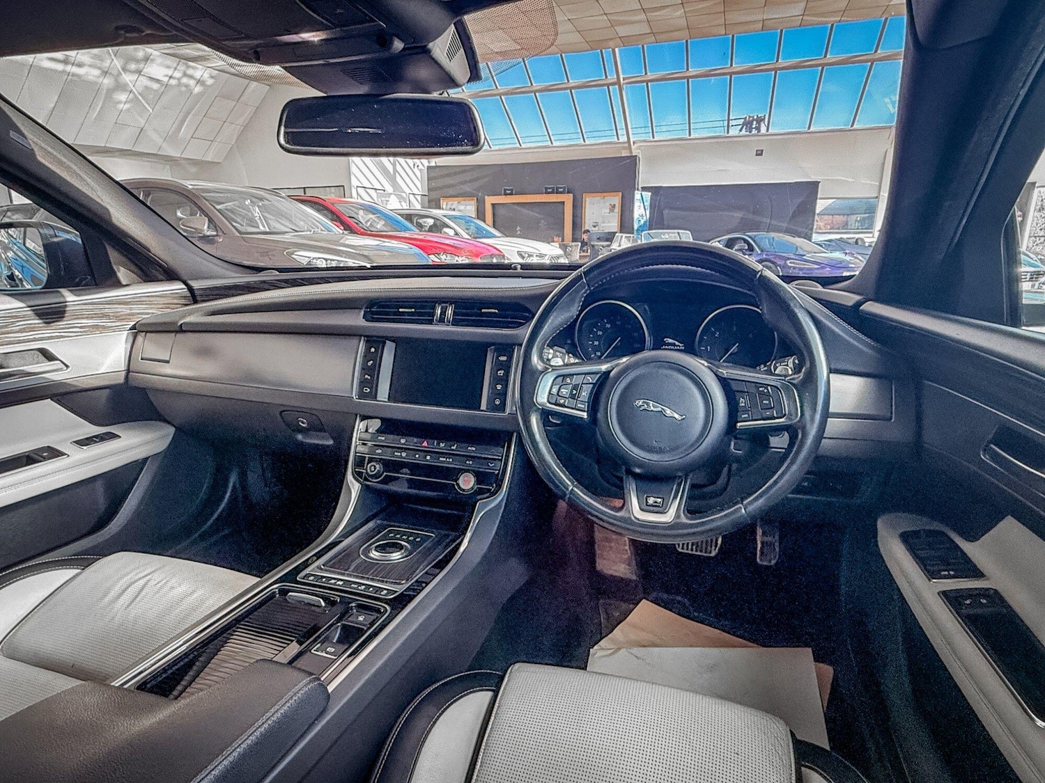 Used Jaguar XF 2017 for sale - 77838965: Photo 3