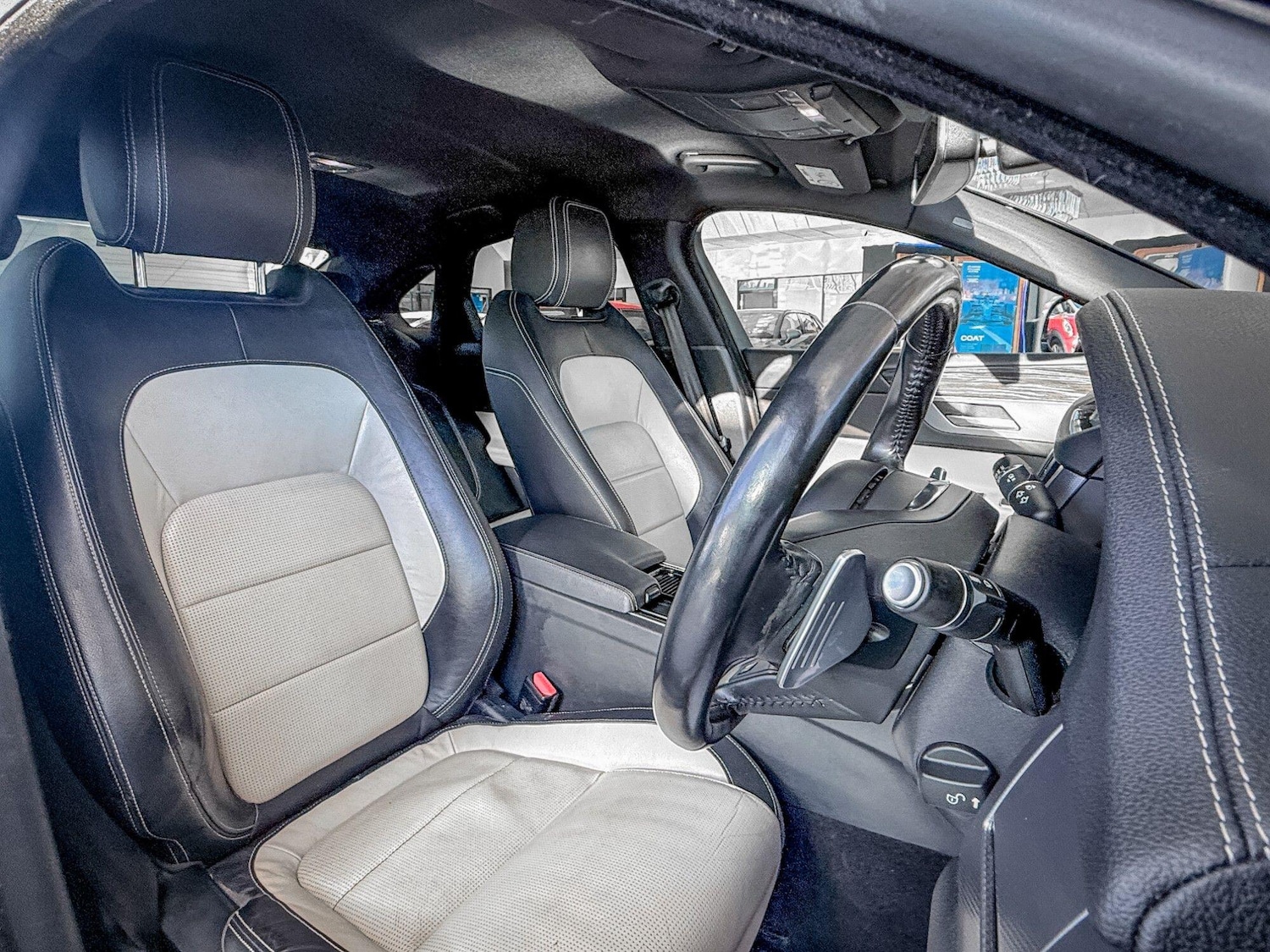 Used Jaguar XF 2017 for sale - 77838965: Photo 4