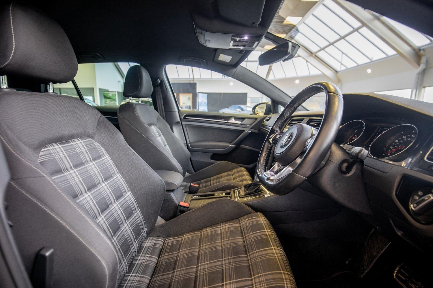 Used Volkswagen Golf 2017 for sale - 76839819: Photo 10