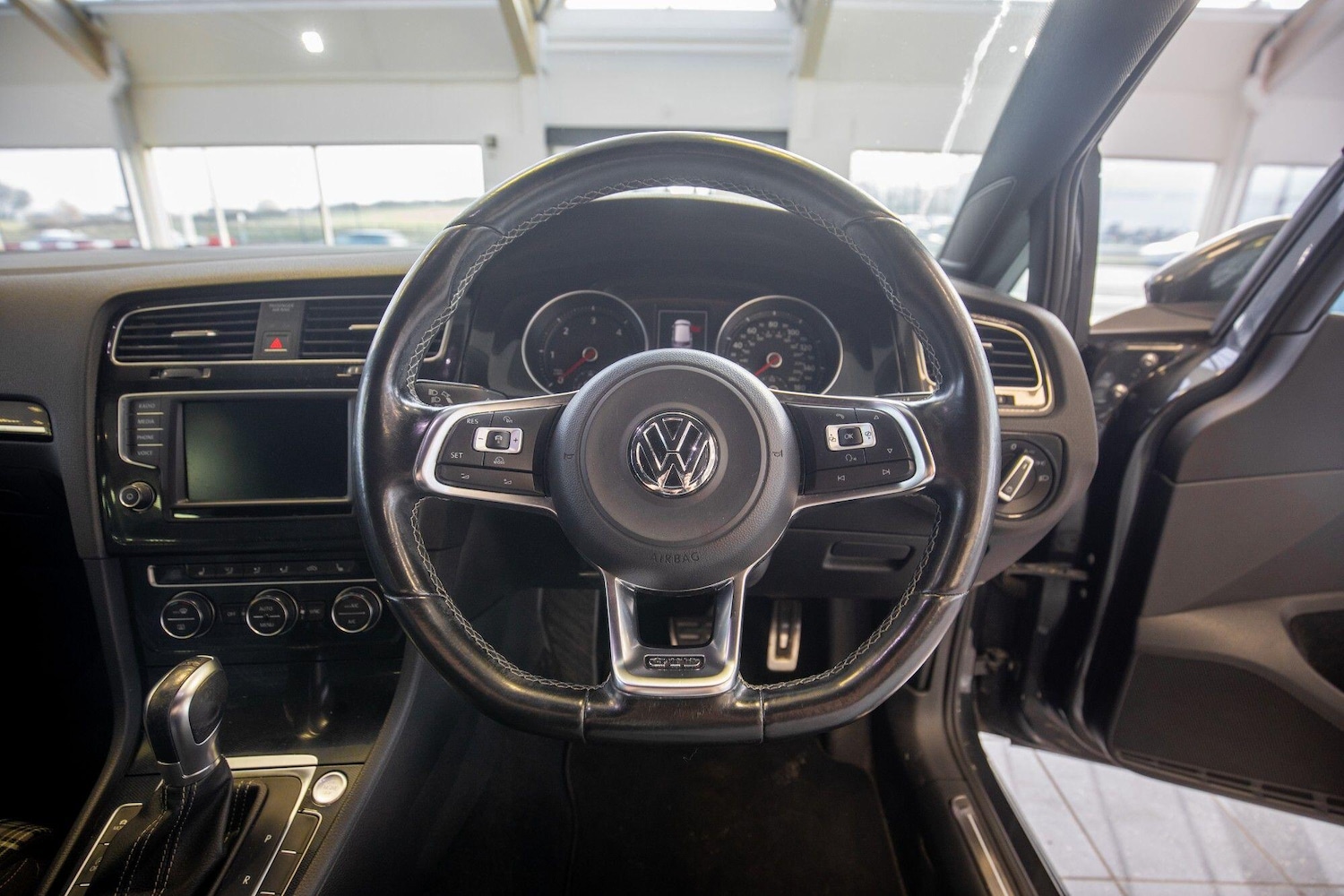 Used Volkswagen Golf 2017 for sale - 76839819: Photo 13