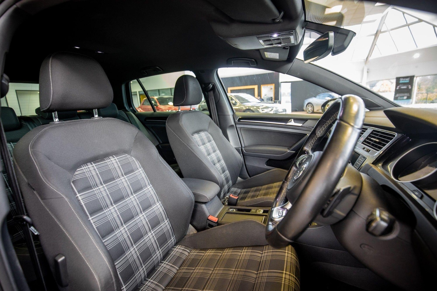 Used Volkswagen Golf 2017 for sale - 76839819: Photo 3