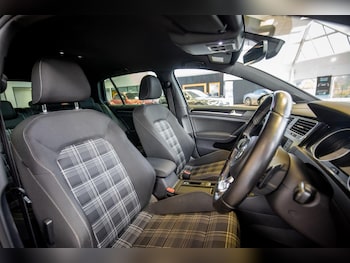 Used Volkswagen Golf 2017 for sale - 76839819: Photo