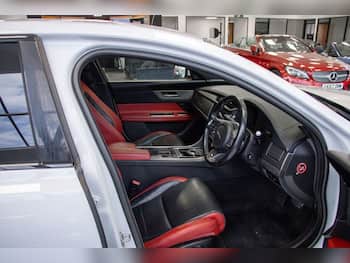 Used Jaguar XF 2017 for sale - 79708601: Photo
