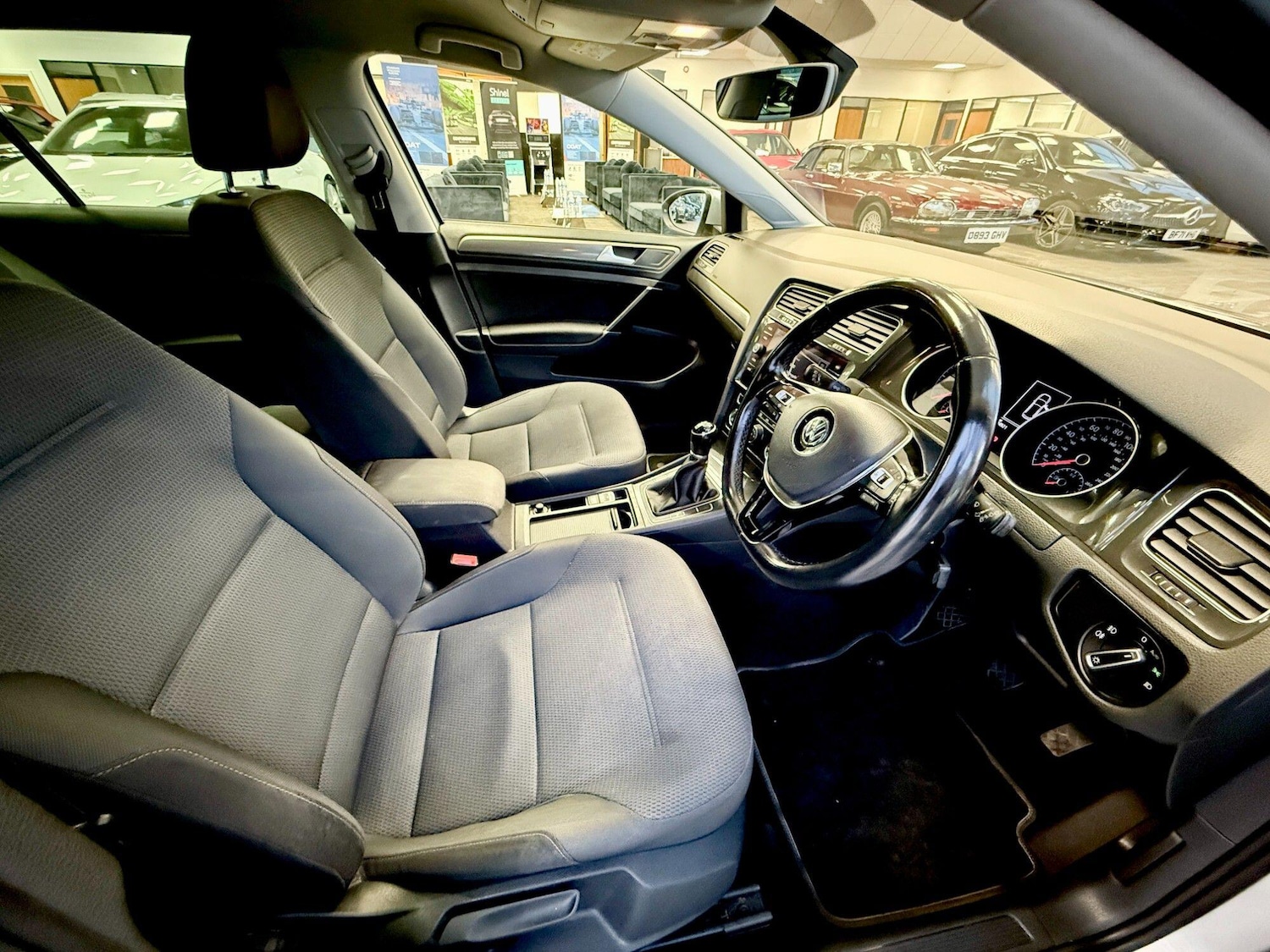 Used Volkswagen Golf 2019 for sale - 76839975: Photo 2