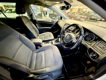 Used Volkswagen Golf 2019 for sale - 76839975: Photo