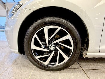 Used Volkswagen Golf 2019 for sale - 76839975: Photo