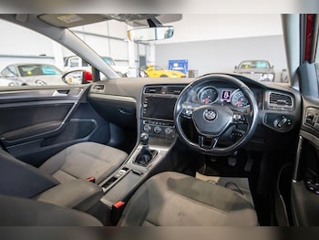 Used Volkswagen Golf 2018 for sale - 76839343: Photo