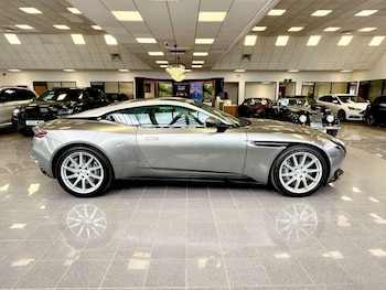 Used Aston Martin DB11 2017 for sale - 78306118: Photo
