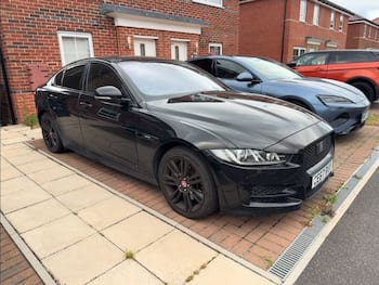 Used Jaguar XE 2017 for sale - 79690733: Photo