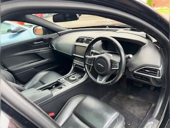 Used Jaguar XE 2017 for sale - 79690733: Photo
