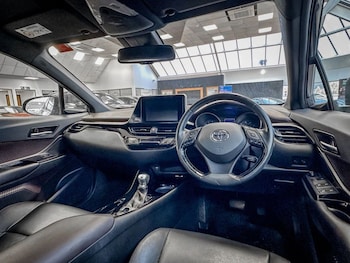 Used Toyota C-HR 2018 for sale - 78371863: Photo