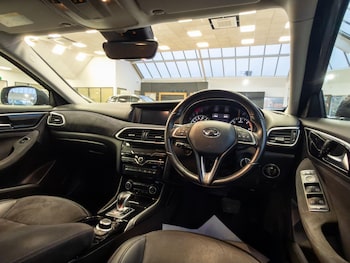 Used Infiniti Q30 2017 for sale - 77658645: Photo