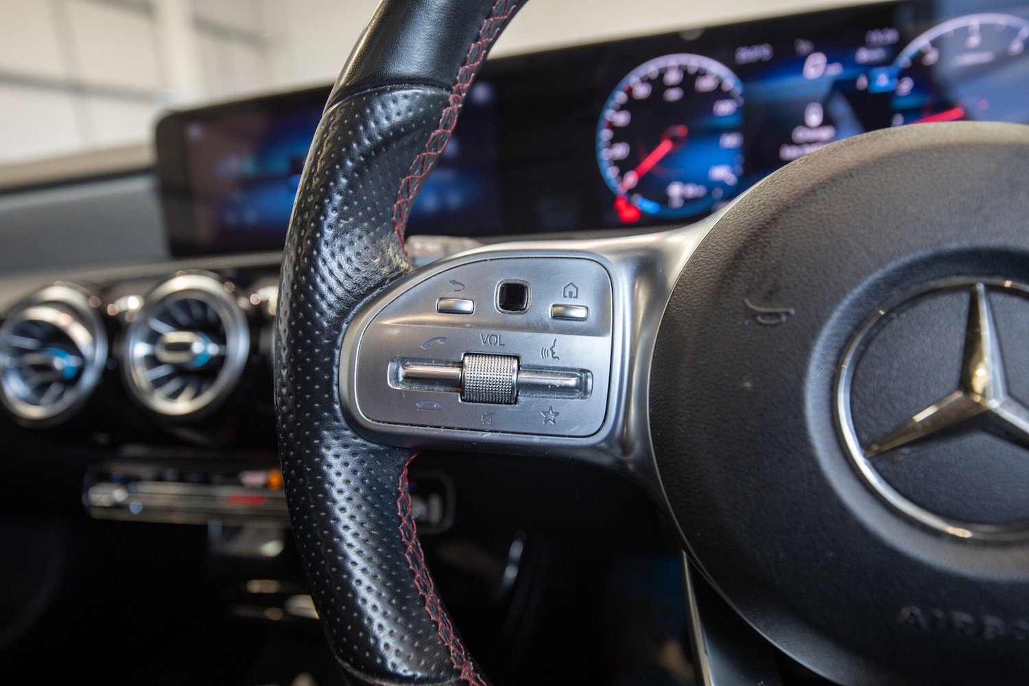 Used Mercedes-Benz A-Class 2018 for sale - 76839809: Photo 35