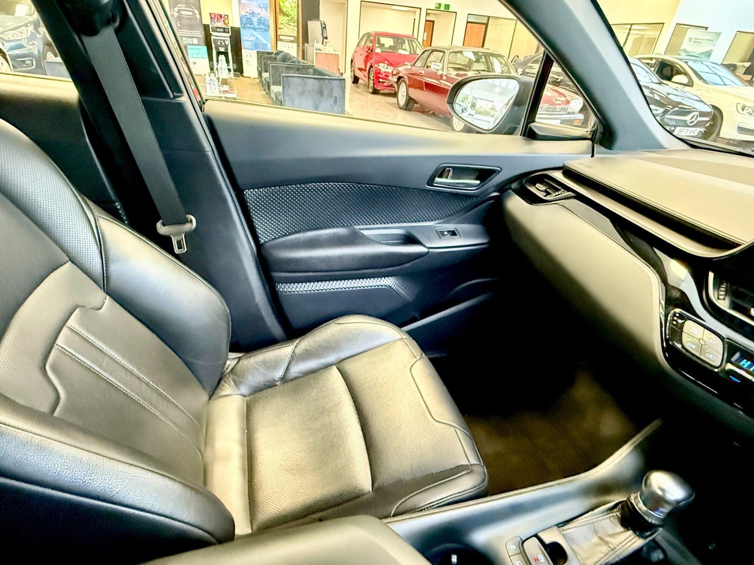 Used Toyota C-HR 2018 for sale - 76839922: Photo 17