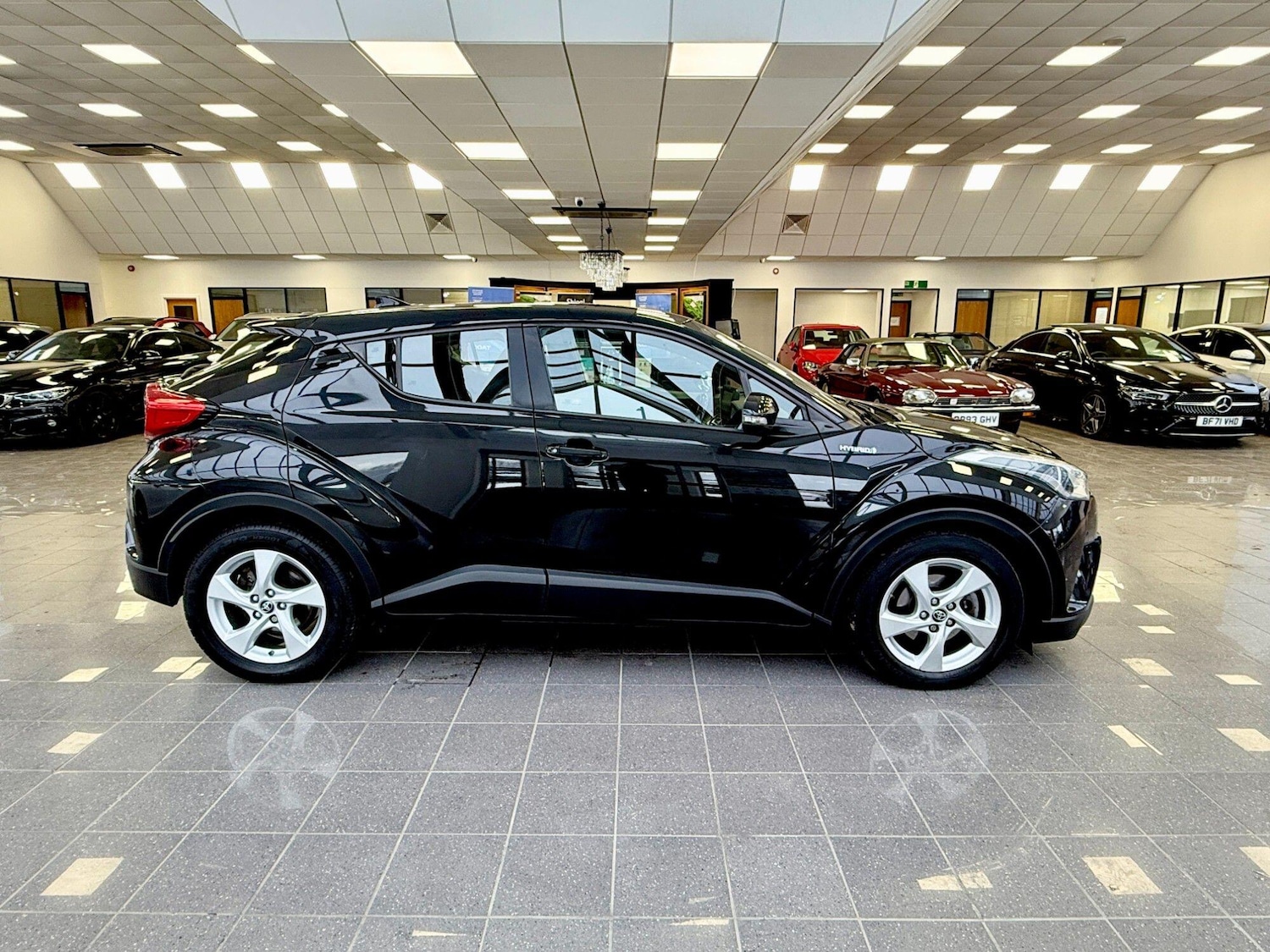 Used Toyota C-HR 2018 for sale - 76839922: Photo 2