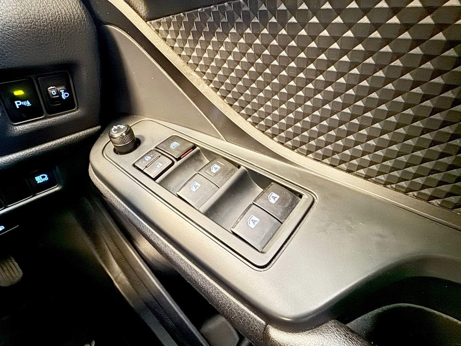 Used Toyota C-HR 2018 for sale - 76839922: Photo 20