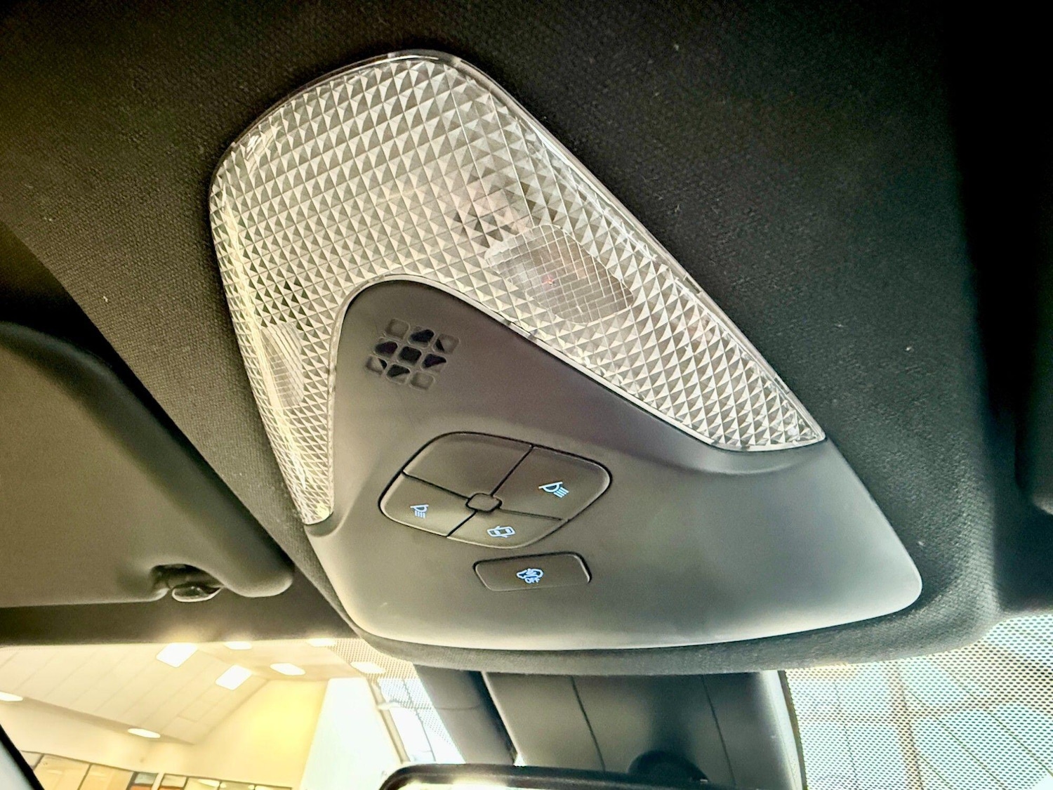 Used Toyota C-HR 2018 for sale - 76839922: Photo 25