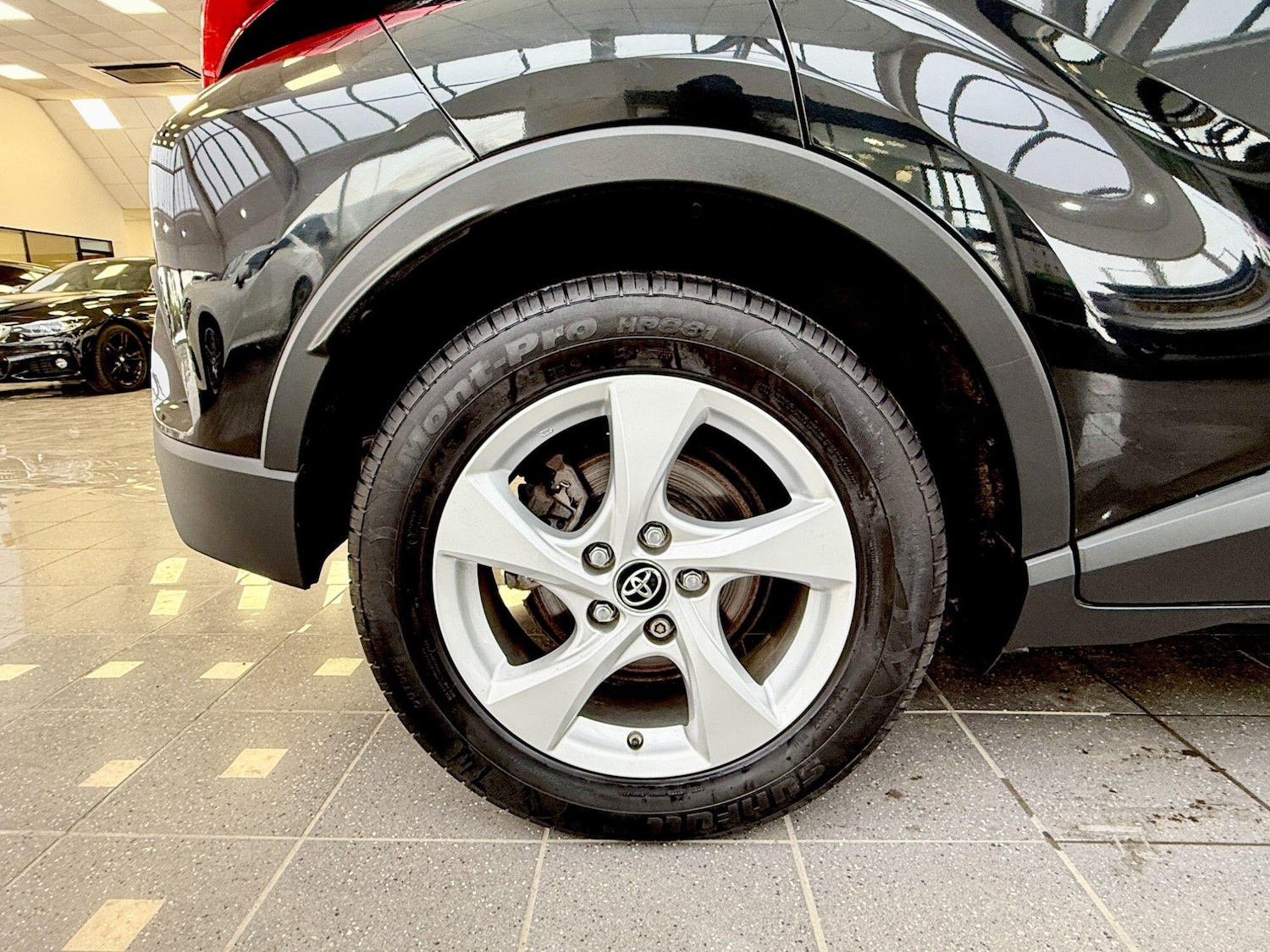 Used Toyota C-HR 2018 for sale - 76839922: Photo 3