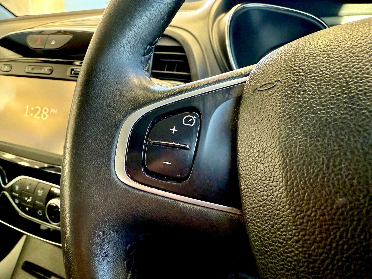 Used Renault Captur 2017 for sale - 76839280: Photo 12