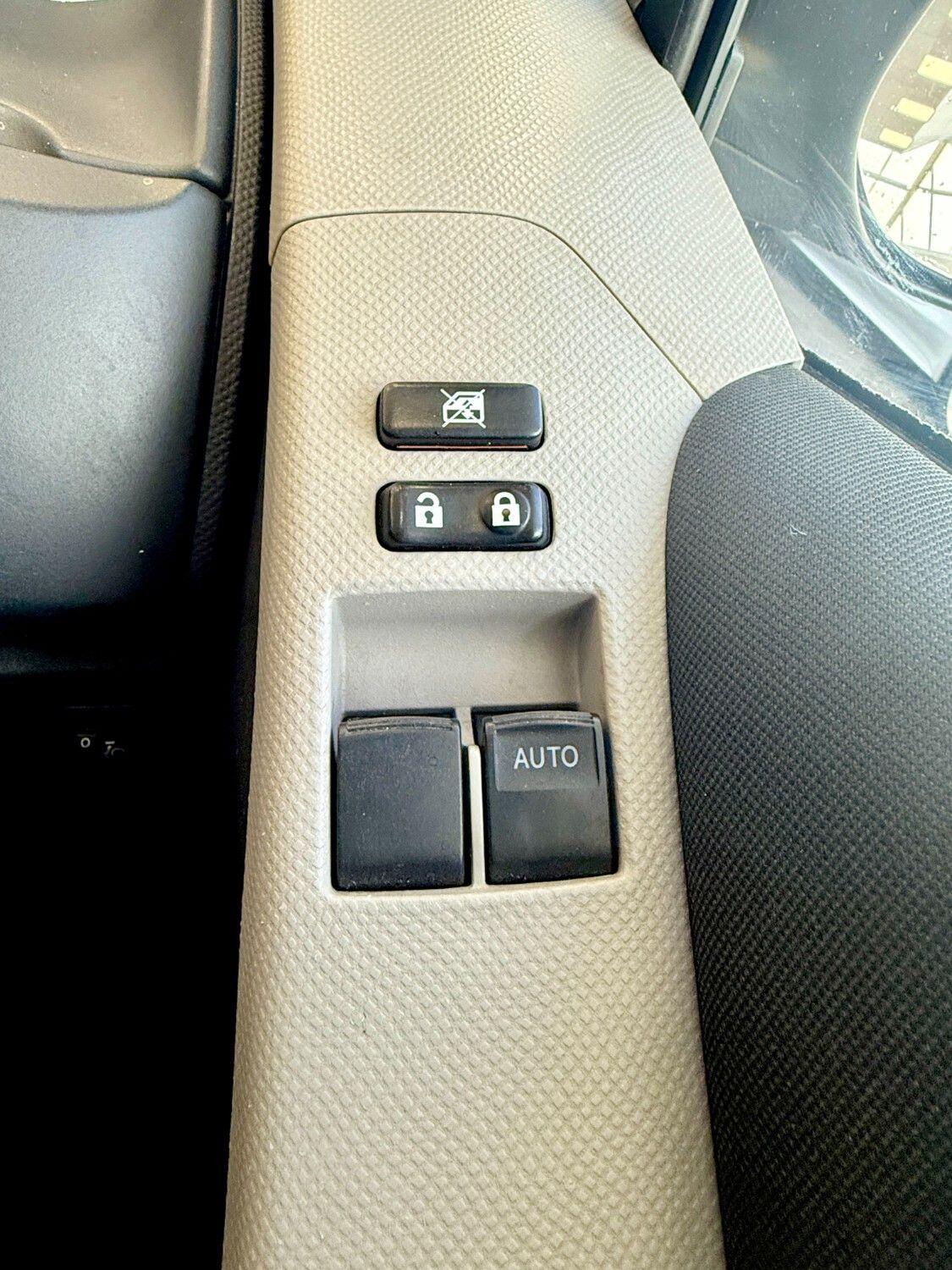 Used Toyota Yaris 2011 for sale - 76839675: Photo 12