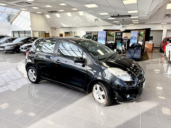 Used Toyota Yaris 2011 for sale - 76839675: Photo