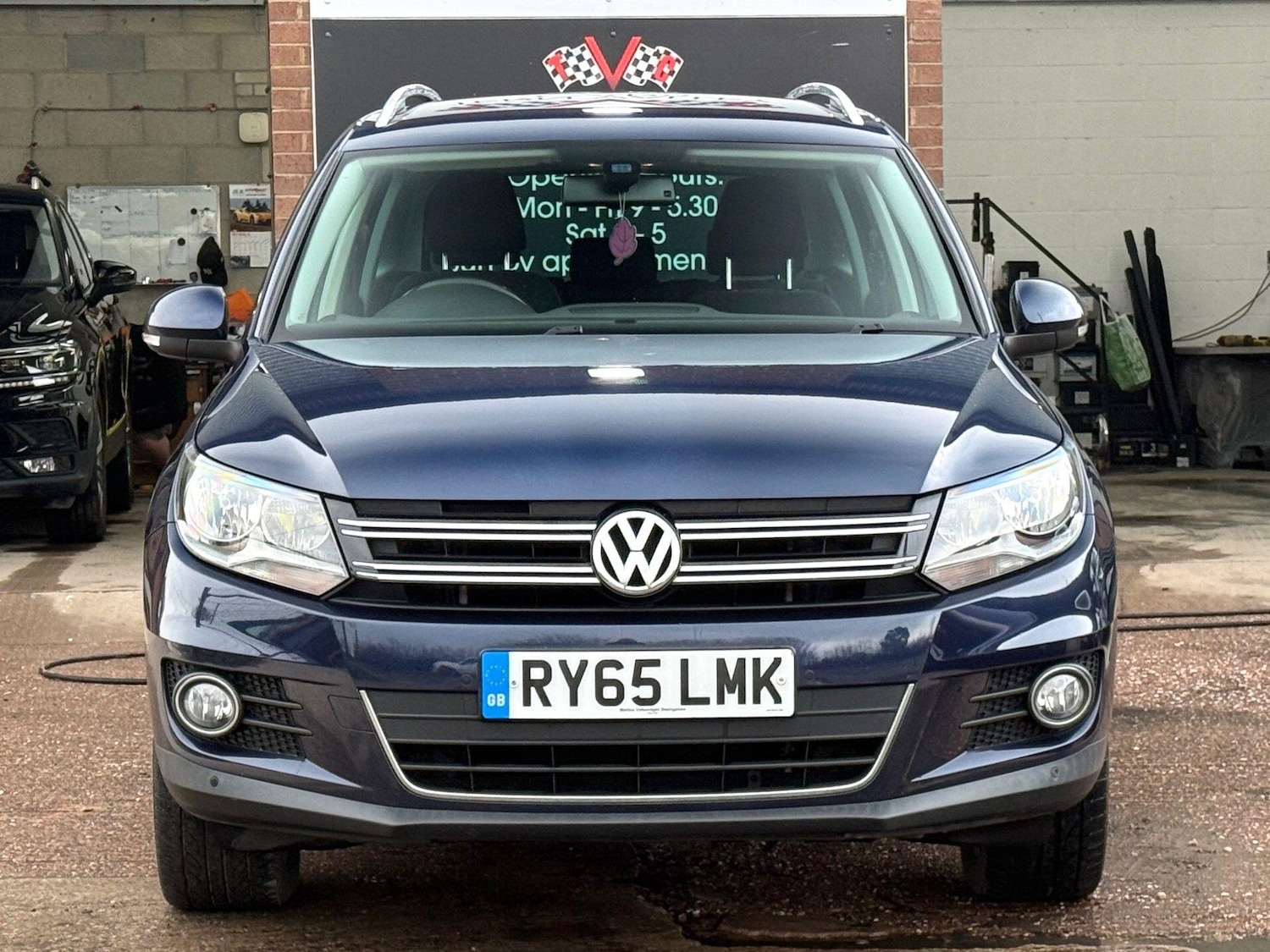 Used Volkswagen Tiguan for sale - 77808197: Photo 2