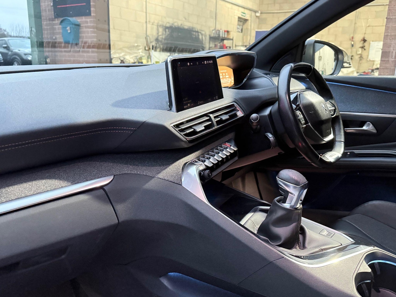 Used Peugeot 3008 2018 for sale - 77696075: Photo 28