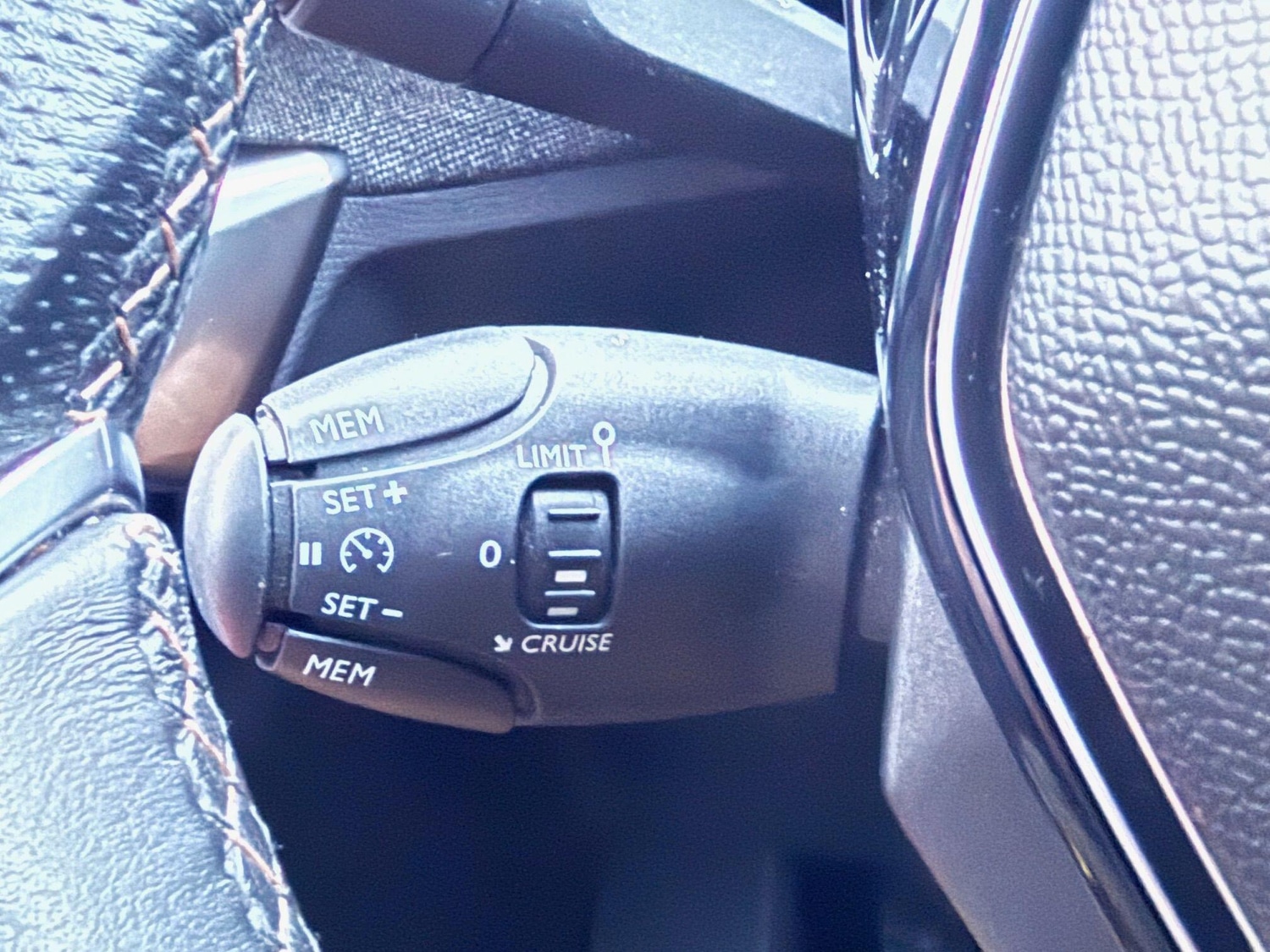 Used Peugeot 3008 2018 for sale - 77696075: Photo 40