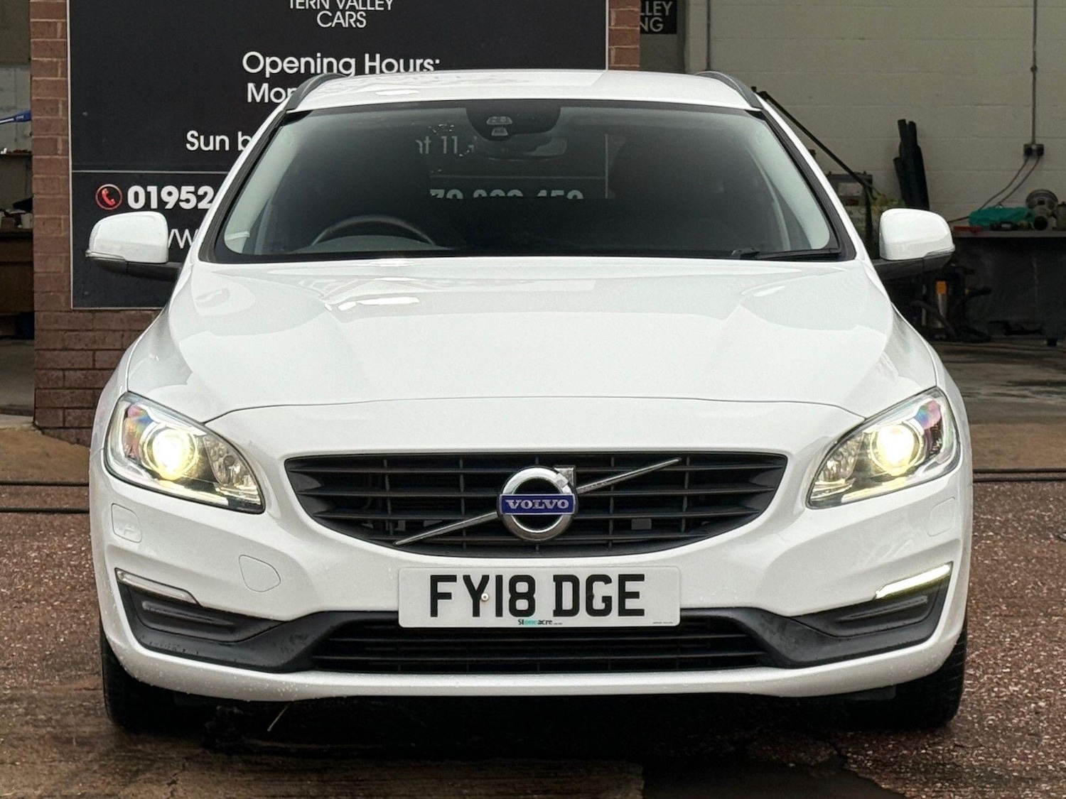 Used Volvo V60 2018 for sale - 77695752: Photo 2