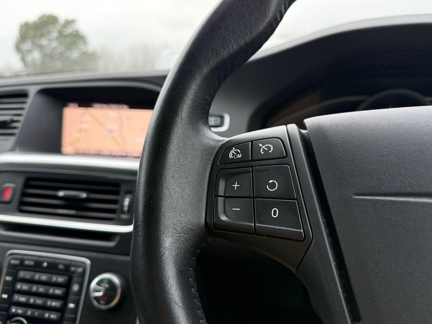 Used Volvo V60 2018 for sale - 77695752: Photo 29