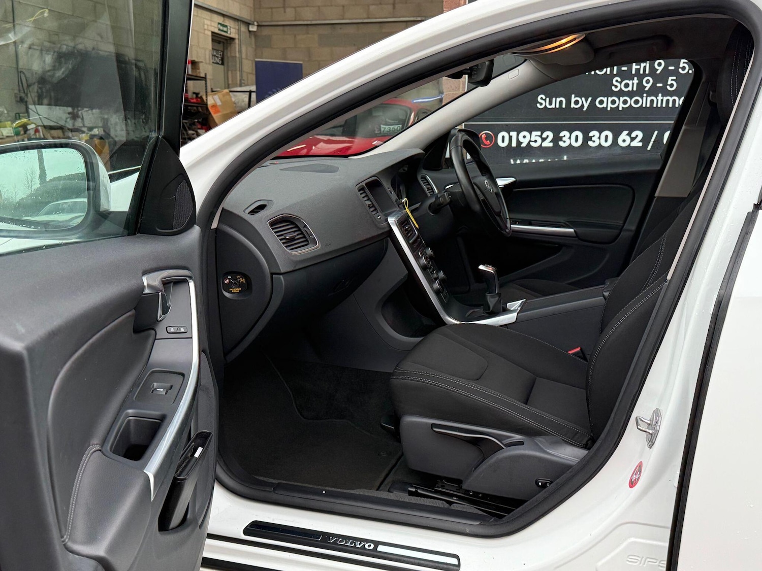 Used Volvo V60 2018 for sale - 77695752: Photo 51