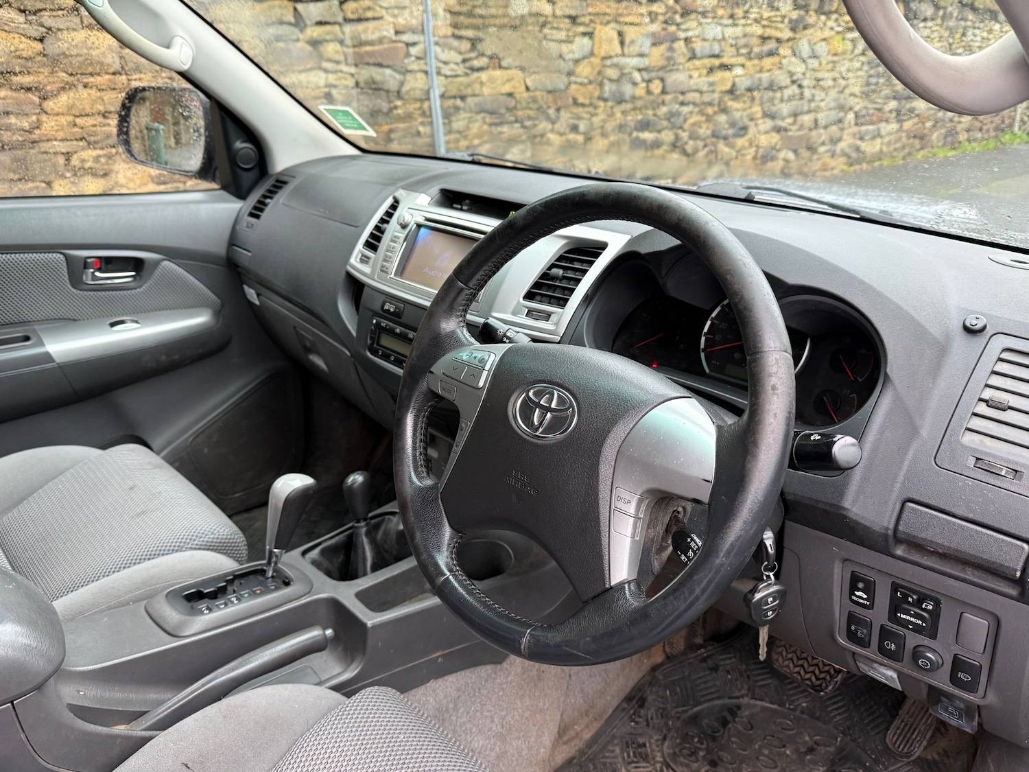 Used Toyota Hilux 2013 for sale - 76640101: Photo 9