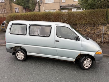 Toyota HiAce feature image