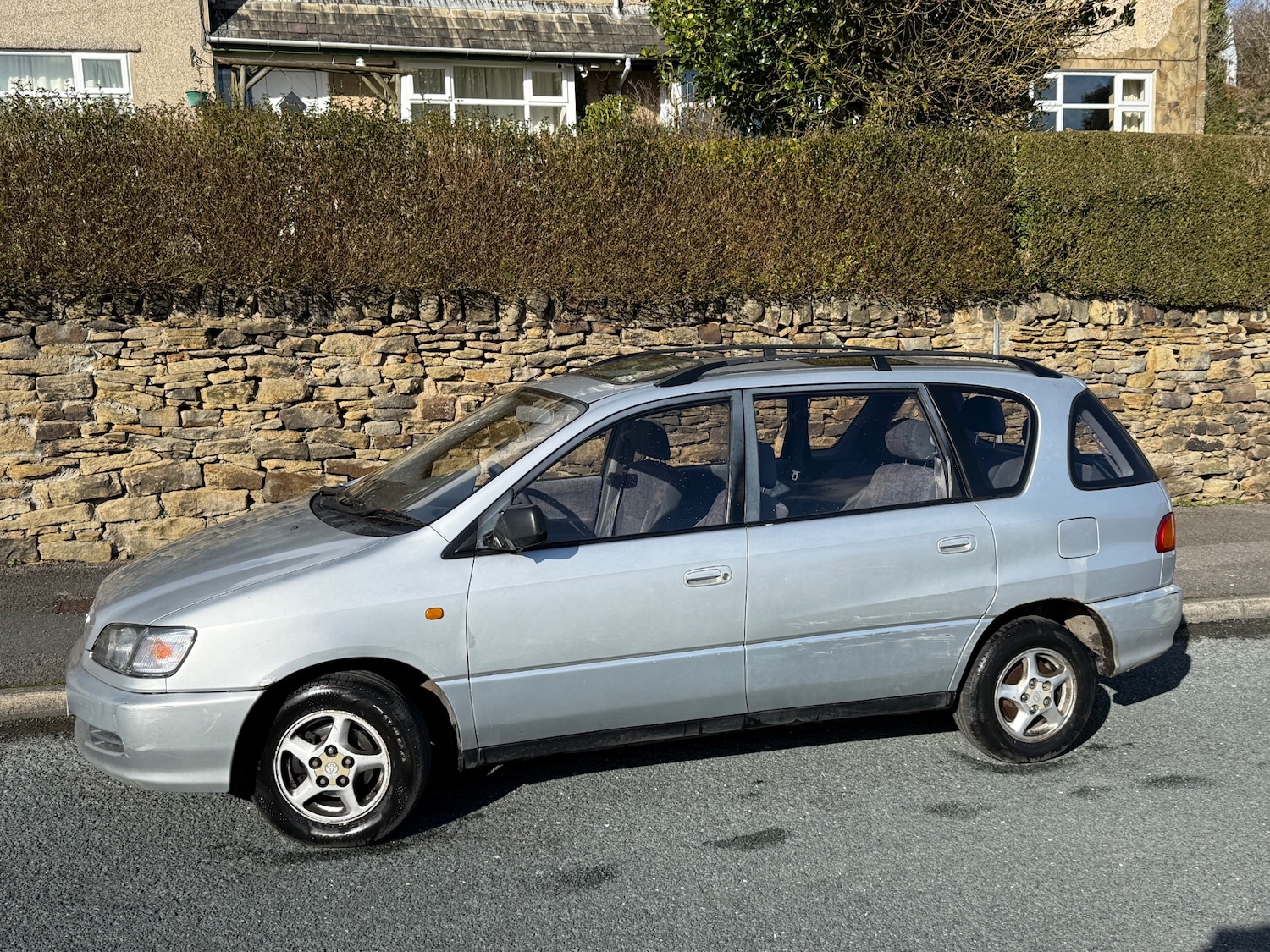 Used Toyota Picnic 1997 for sale - 77893573: Photo 2