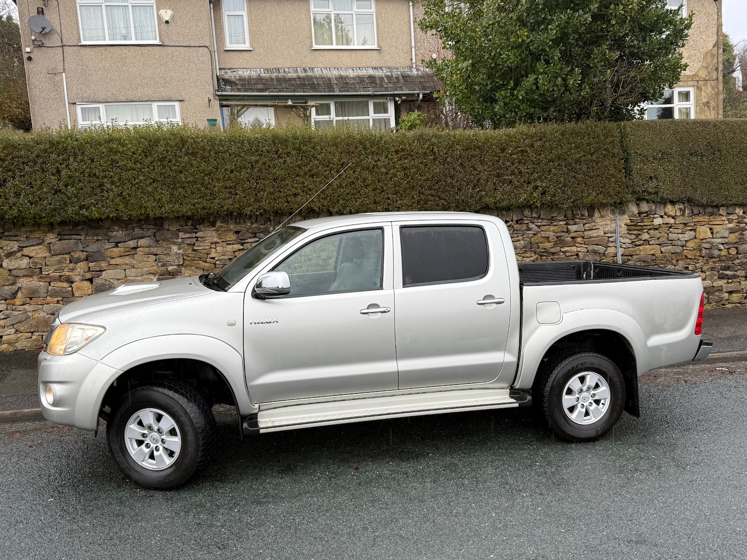 Used Toyota Hilux 2009 for sale - 76758989: Photo 2