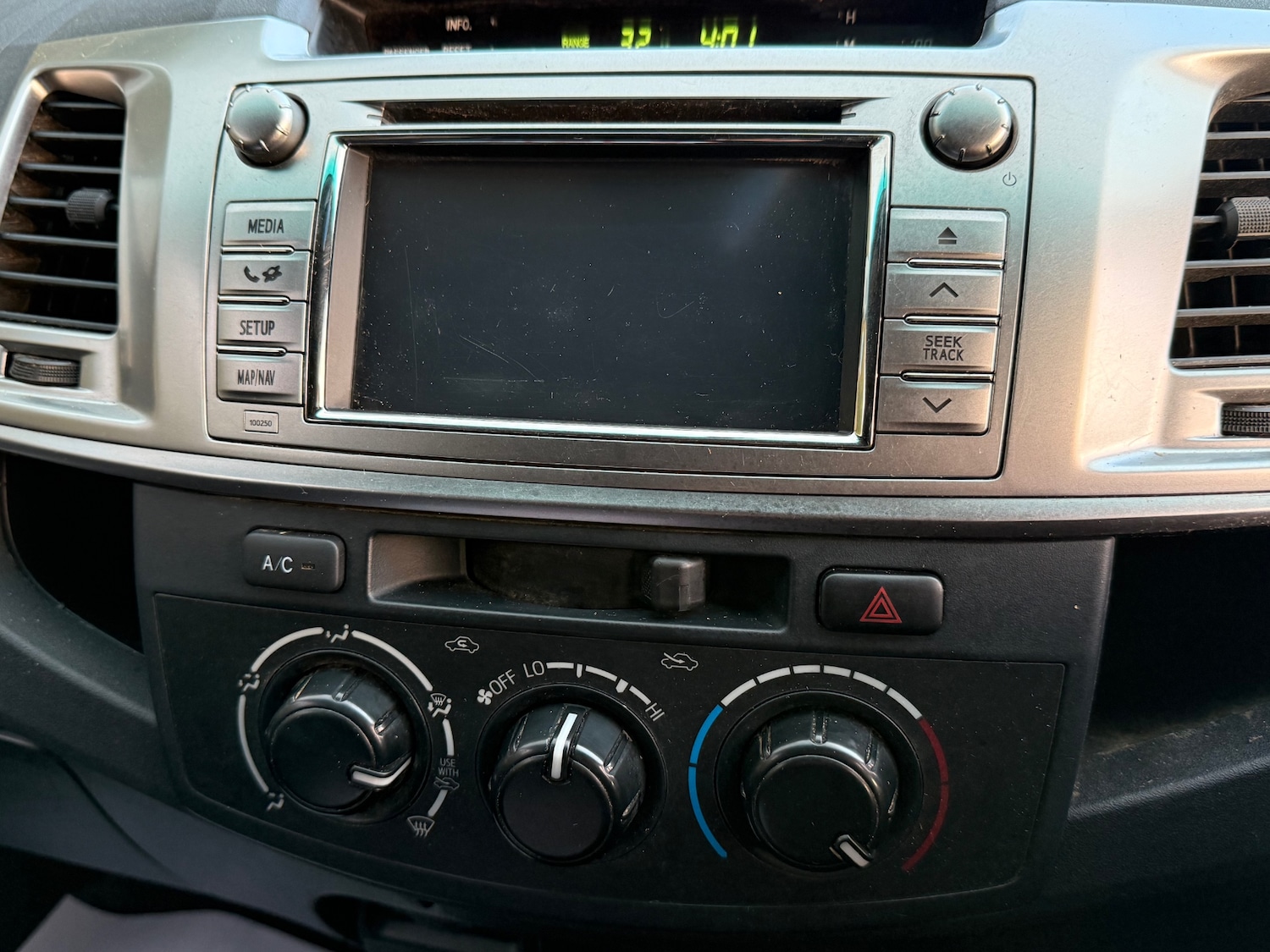 Used Toyota Hilux 2014 for sale - 76525781: Photo 11