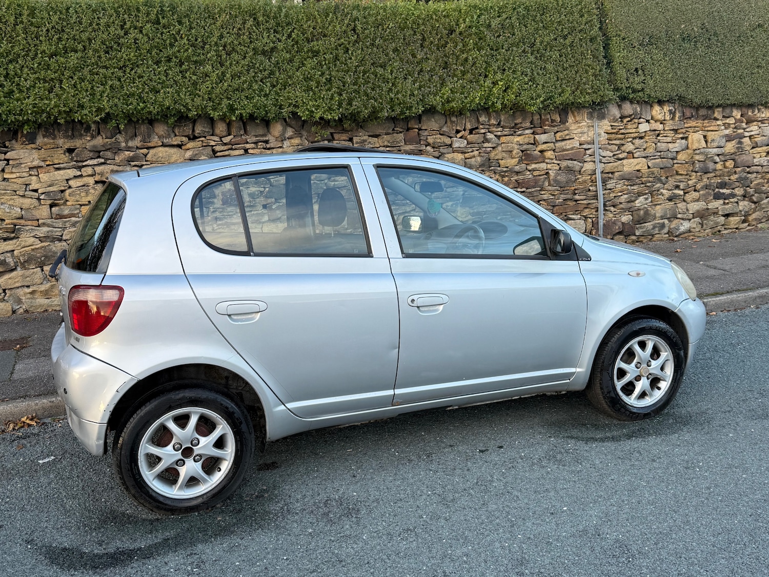 Used Toyota Yaris 2001 for sale - 76362884: Photo 6